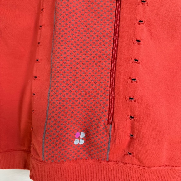 Sweaty Betty Racerback Seamless Tank Back Zipper Pocket Size Medium - Picture 11 of 16